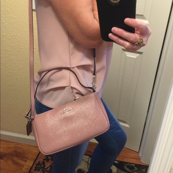 🌸SOLD 🌸NWT TOP HANDEL POUCH 🛍🌸 - Picture 3 of 8